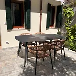 Διαμέρισμα Wow Garden In The Heart Of